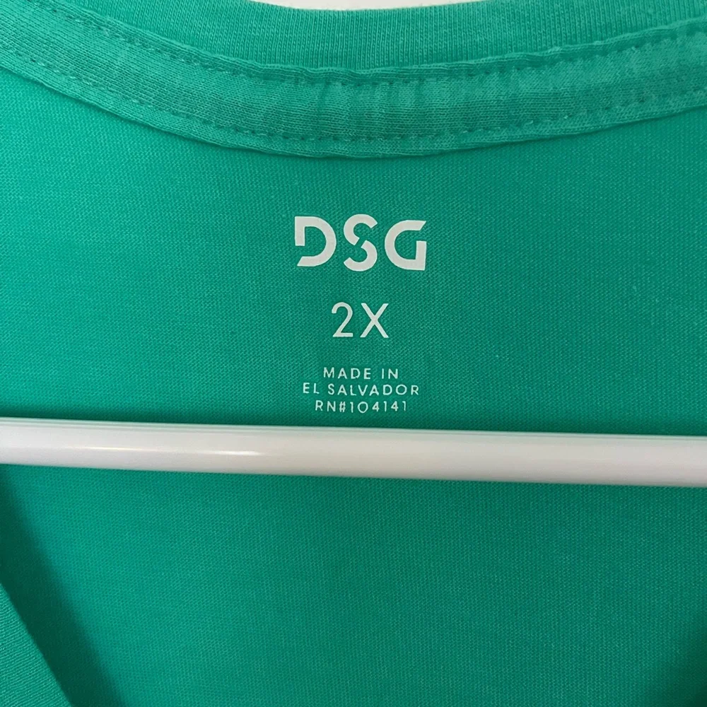 DSG Green Sleeveless Muscle Tee Relaxed Fit - Picture 2 of 3